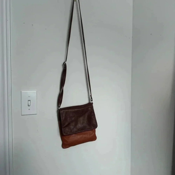 Italian leather Duotone crossbody bag - Picture 4 of 9